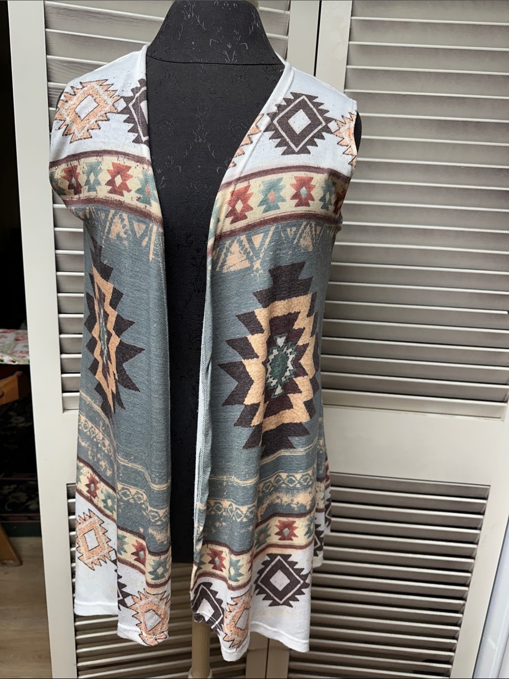 Aztec Open-Front Cardigan Vest - Gray/Tan